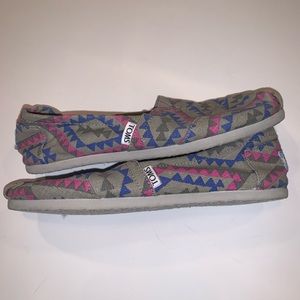 Patterned Toms